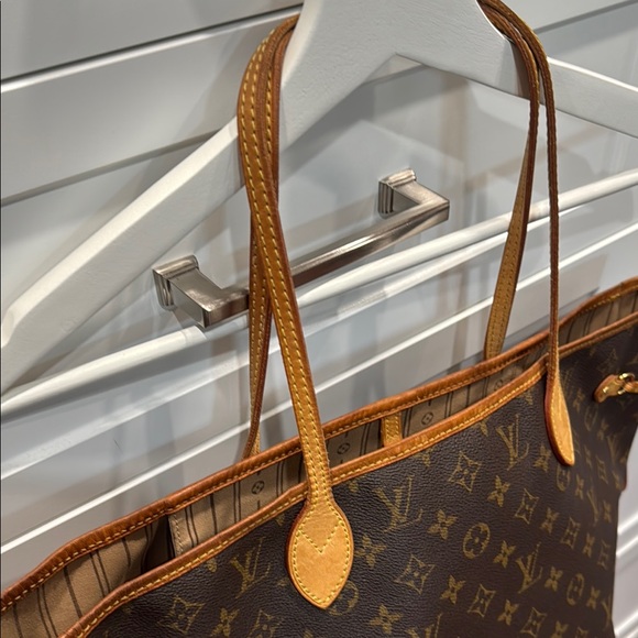 Louis Vuitton Brown Monogram Neverfull MM Tote - Picture 4 of 14